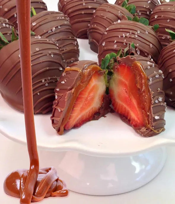 Sea Salt & Caramel Chocolate Covered Strawberries - 12 Pieces - ROSE GARDEN