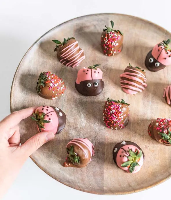 Ladybug Chocolate Covered Strawberries - ROSE GARDEN